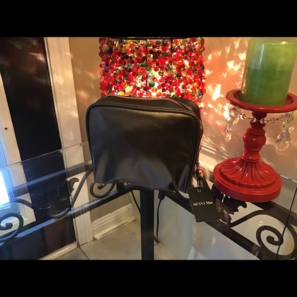 💋Sienna Mae Makeup Bag + Two Free Extras - Picture 2 of 6